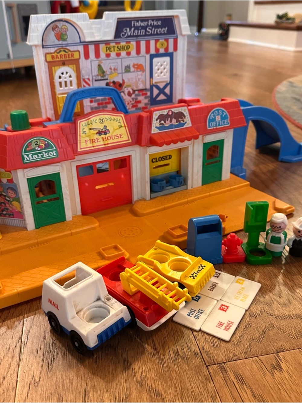 VTG Fisher-Price Little People Main Street Playset #2500 (1986) Highly Complete